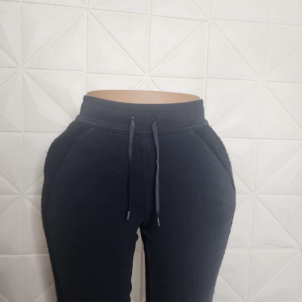 Lululemon Black Fleece Lined Jogger Pants Size 6 Cozy Lounge - Picture 2 of 8